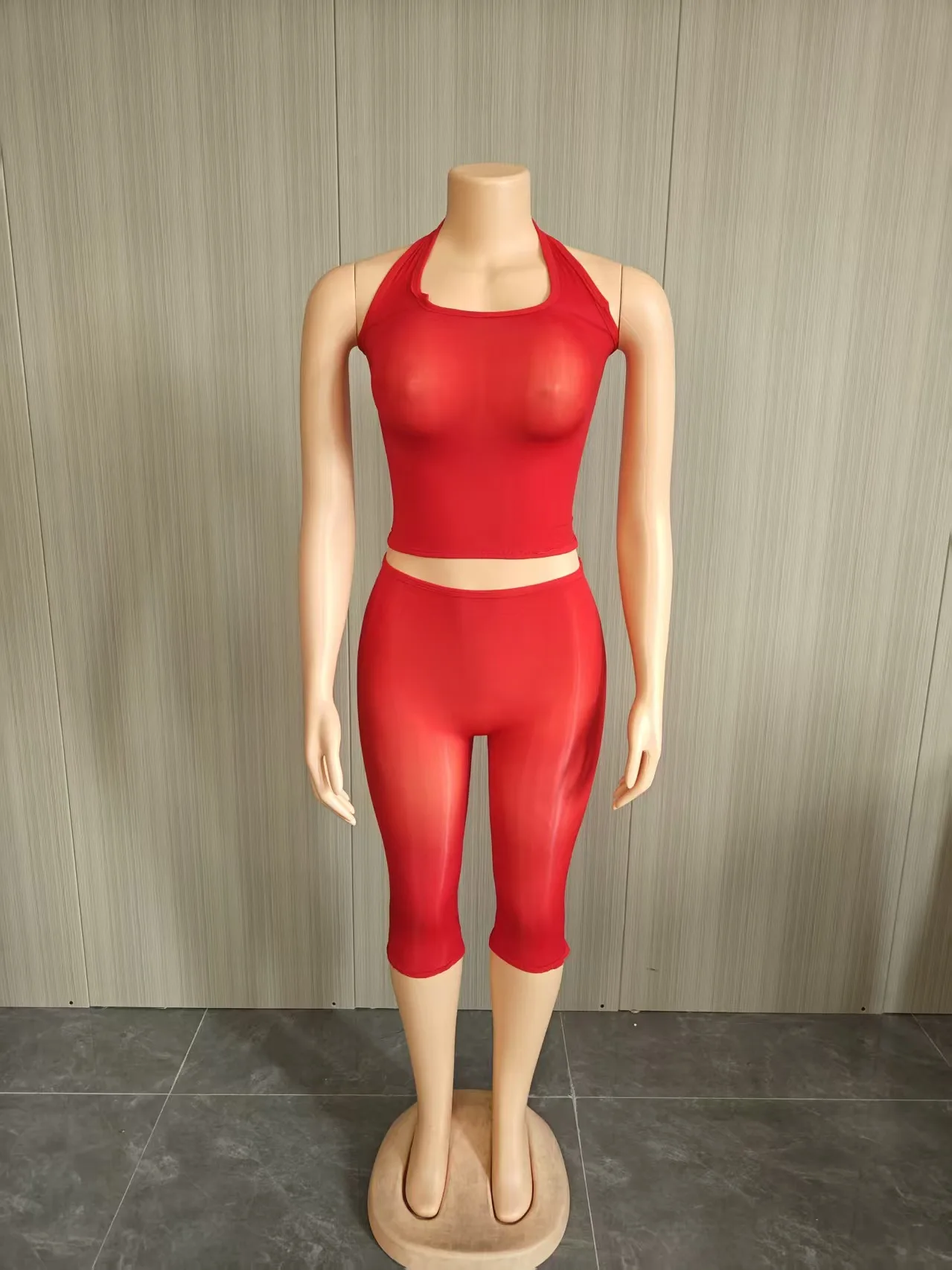 Sexy 2-teiliges Set aus transparentem Mesh: Neckholder-Crop-Top und Caprihose, durchsichtige, figurbetonte Damen-Outfits für den Clubbesuch. – Detail 7