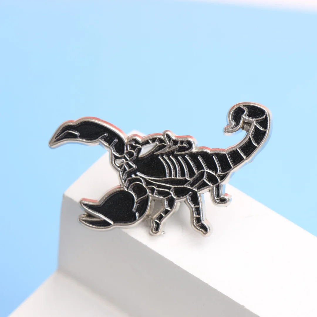 Punk Skorpion Emaille Pin – Cartoon-Stil Metall Revers Abzeichen für Rucksack Kleidung DIY Zubehör Geschenk