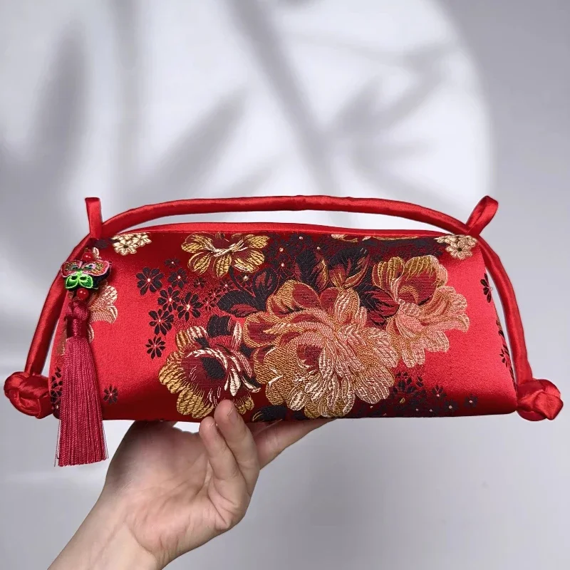 Bag going abroad to send foreigners Chinese style embroidery Guochao brocade hand bag with cheongsam Tang suit bride handbag