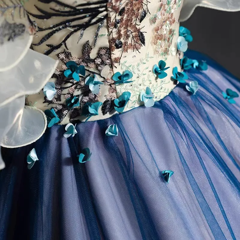 Abito da sera da donna con maniche a palloncino monospalla, adesivi alla moda, esame d'arte sul palco, abito da spettacolo, banchetto, grande abito da esposizione