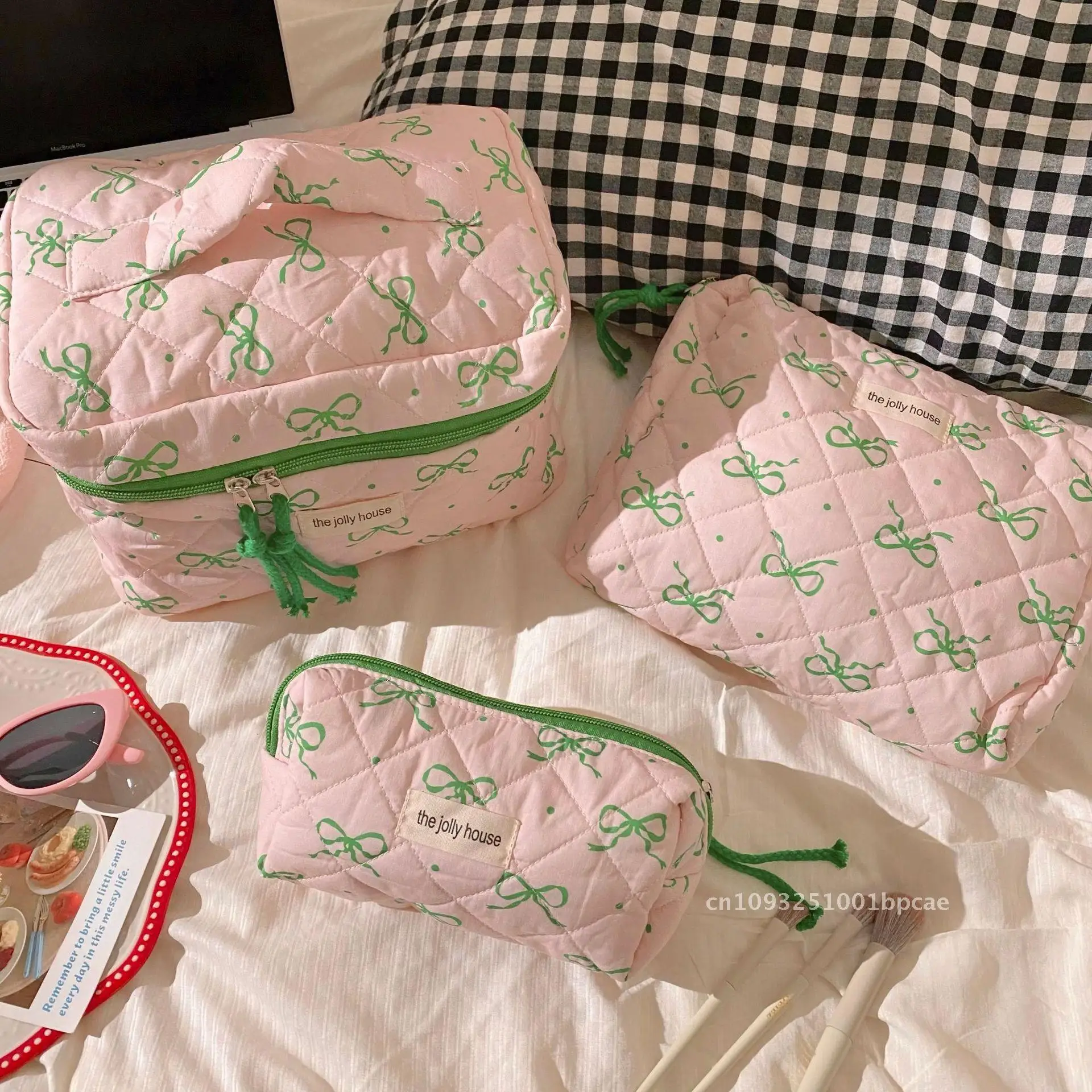 

Girl's Large Capacity Heart Contrast Bow Makeup Bag Portable Travel Wash Bag Canvas Storage for Students Casual Outfit