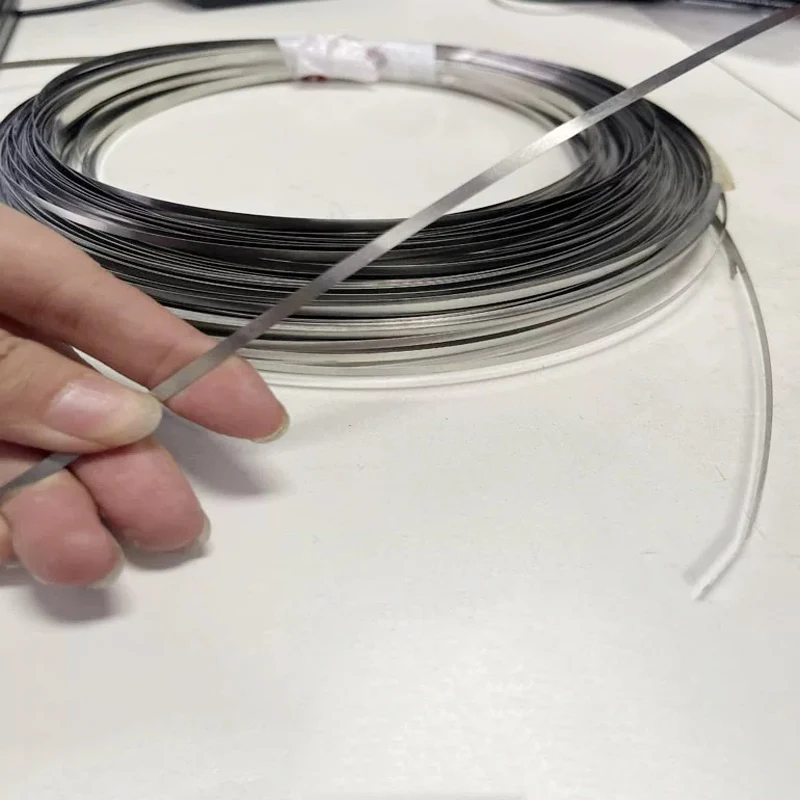 سمك 0.1 مللي متر - 0.8 مللي متر 304 الفولاذ المقاوم للصدأ شريط ضيق عرض 2.5/3/3.5/4/4.5/5/5.5/6/7/8 مللي متر لوحة رقيقة من الفولاذ المقاوم للصدأ 2 متر