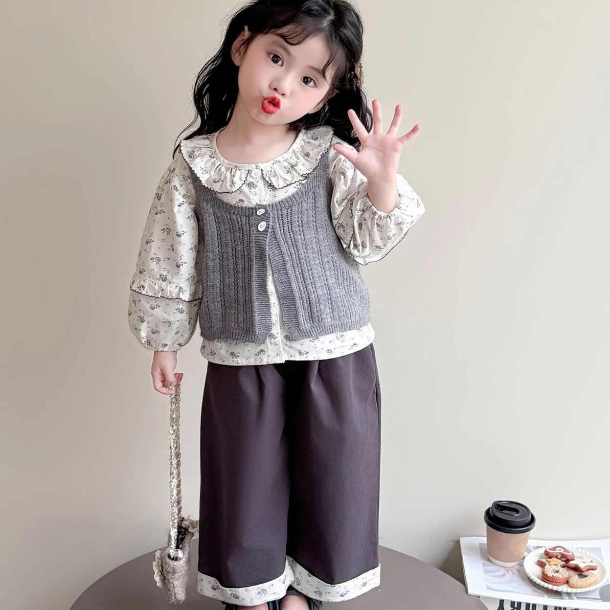 

Girls Suit 2025 Autumn and Winter New Children's Clothing Girl Baby Fashion Mori Floral Shirt Waistcoat Pants Three Sets