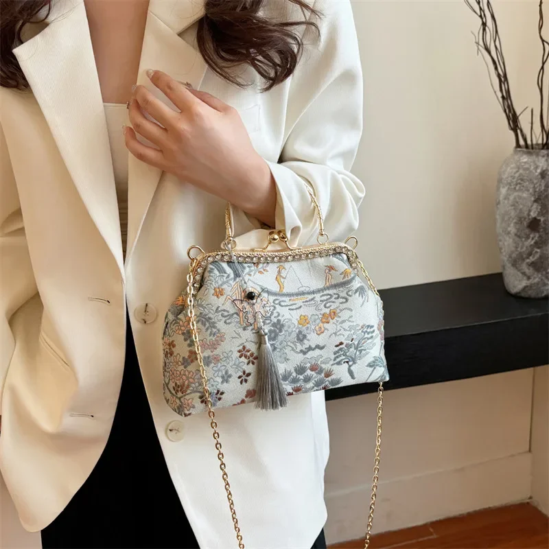 Retro Women Pink Blue Gray Shell Clip Shaped Tassel Shoulder Bag Floral Embroidered Handbags Clutch Crystal Chain Messenger Bags