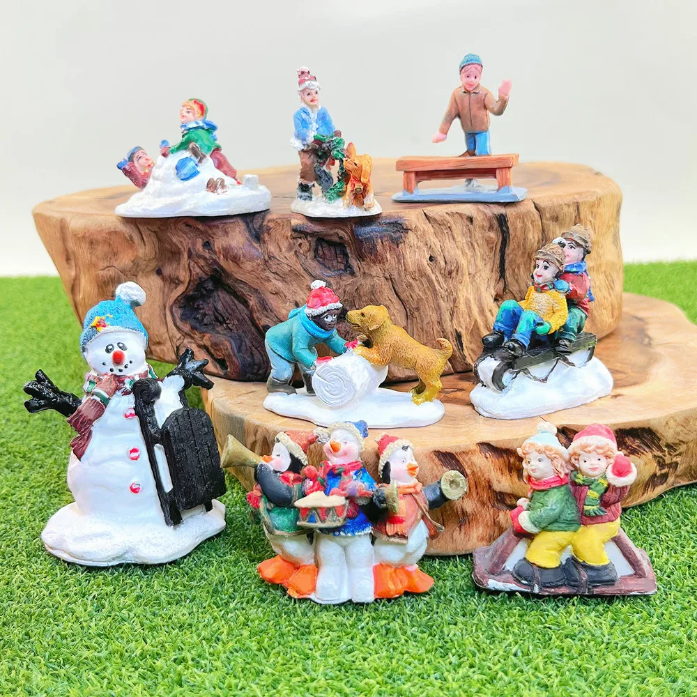 Christmas Village Miniature Resin Figurines, Winter Snow Scene People Statue for Christmas Village Diorama Decor