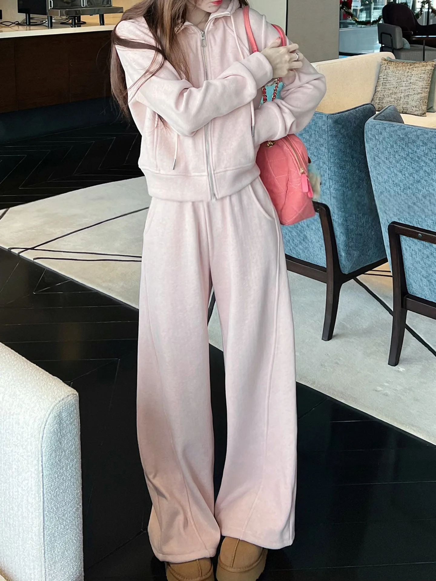 

Весенний повседневный спортивный костюм для женщин: молодежная розовая куртка, топ, широкие брюки, комплект из двух предметов, удобный худи с длинными рукавами