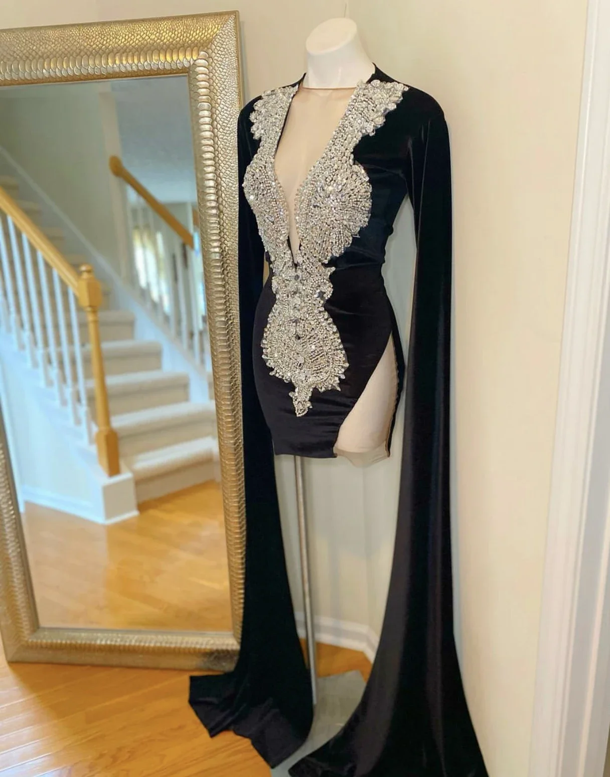 Short Black Velvet Prom Dresses 2024 Sparkly Beaded Crystal Long Cape Women Mini Birthday Cocktail Party Gala Gowns Homecoming