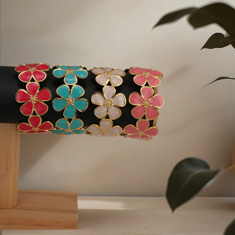 Pulsera esmaltada en forma de flor de cinco pétalos de acero inoxidable para mujer, pulsera de mujer con diseño de flor de metal dorado, jo de fiesta impermeable