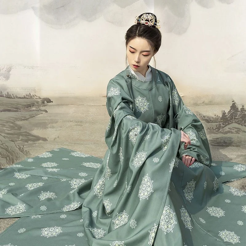 New Ancient Chinese Clothing Ming Wide Sleeve round Neck Gown Traditional Style Men's and Women's Same Daily Versatile