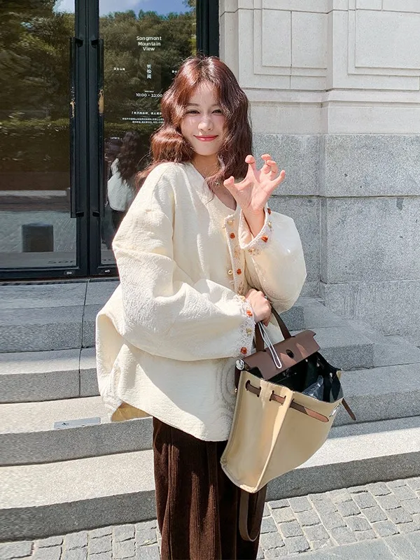 

New Chinese Style Embroidered Jacket Women's Short Early Autumn 2026 Elegant Beautiful Slimming Top round Neck Button Closure