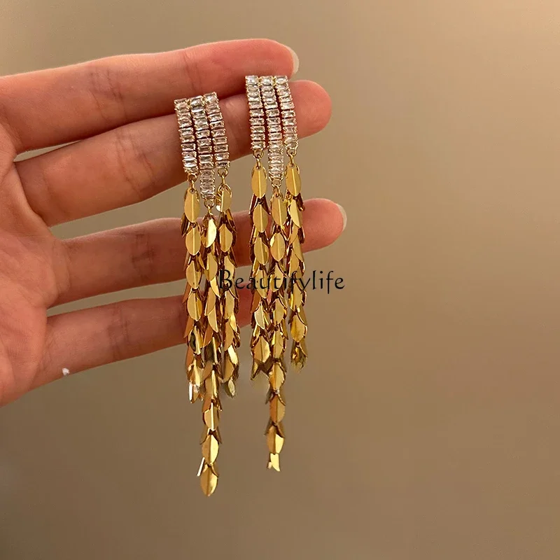 

~ European and American fashion zircon wheat ear fringed earrings women's niche temperament exaggerated banquet earrings