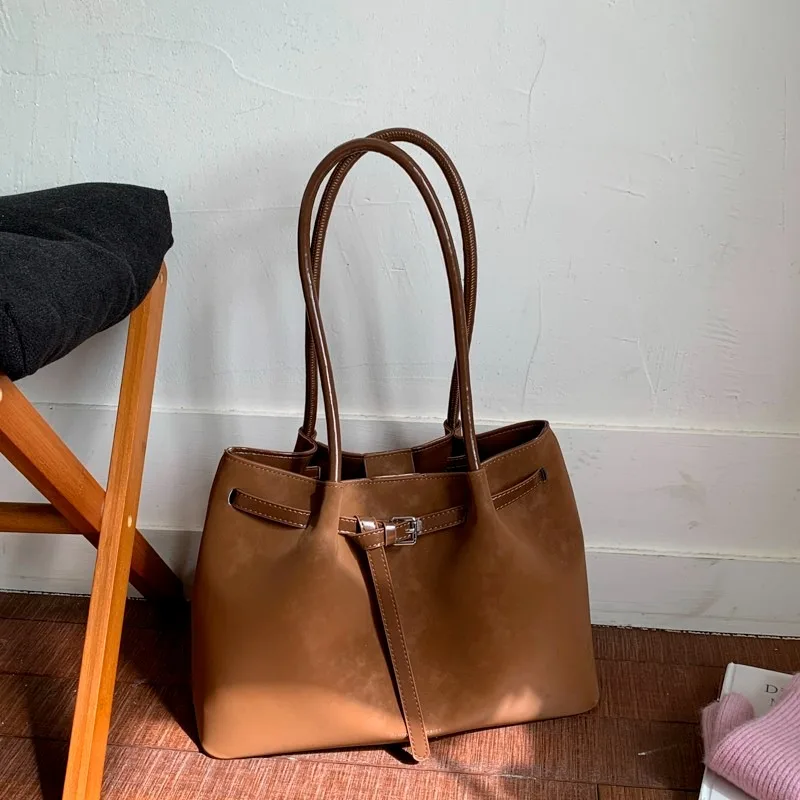 

Сплошной цвет из искусственной замши, большая вместительная повседневная сумка-тоут, осенние универсальные женские сумки в стиле ретро, 2024, брендовые модные сумки на плечо для поездок на работу