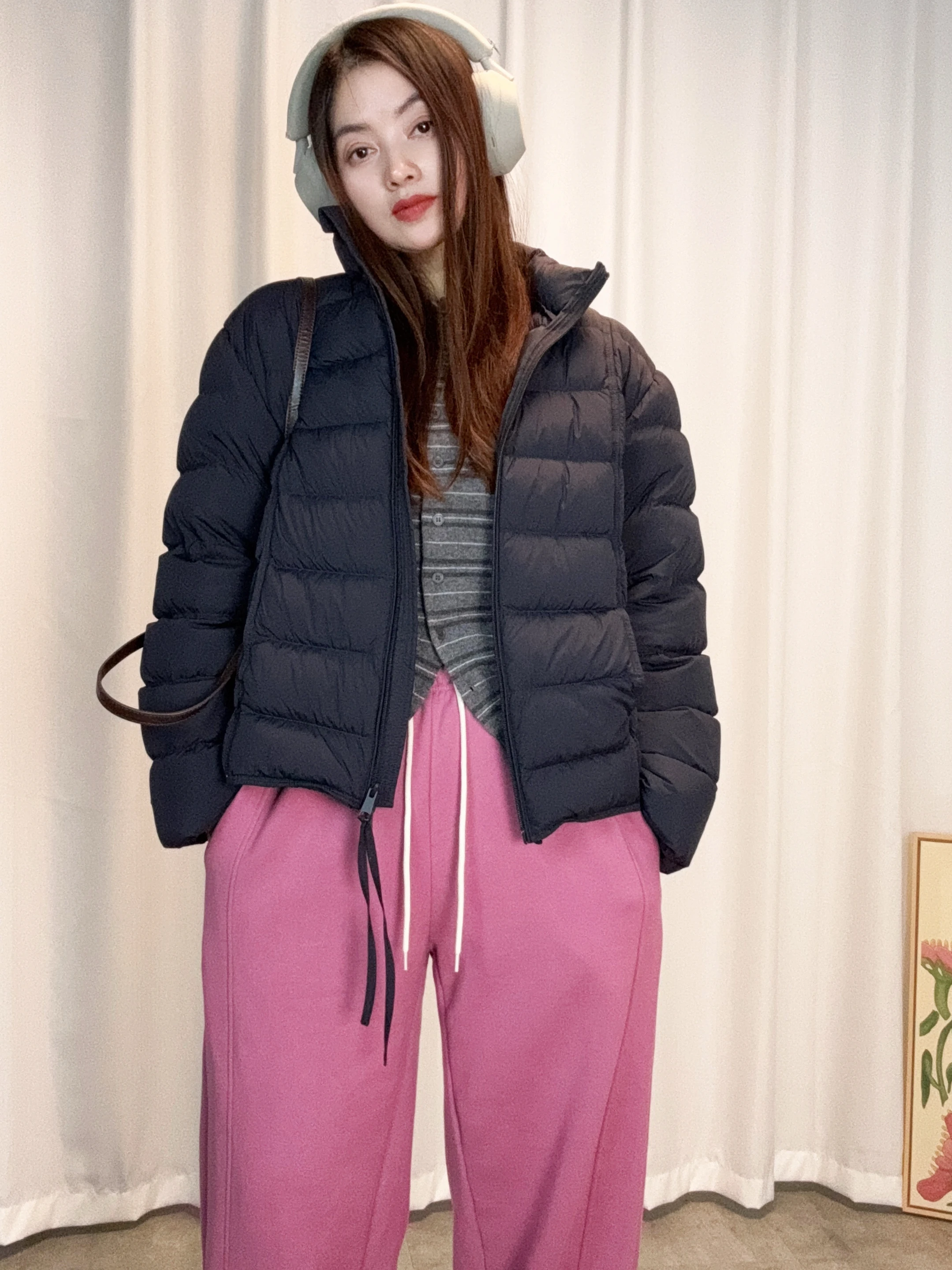 

Теплая свободная женская пуховая куртка 2025 года, новая корейская модель, с воротником-стойкой, стройнящая верхняя одежда для женщин