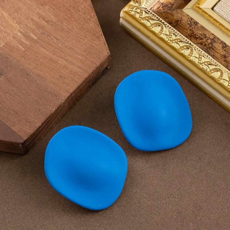 

Sweet temperament holiday style irregular geometric lacquered earrings niche design high-end commuter earrings for women