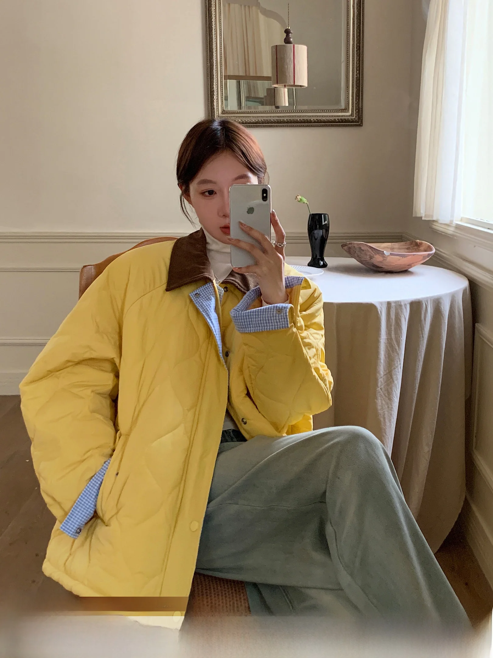 

Утепленная хлопковая куртка-жакет для женщин: теплая зимняя модель с отложным воротником, контрастным дизайном, для повседневной носки, стандартный крой, на молнии