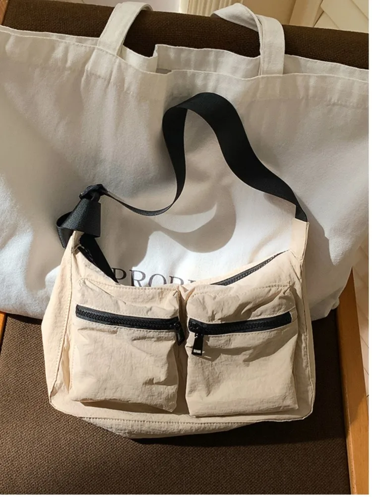 Bolsa tiracolo de nylon casual feminina, versátil bolsa quadrada pequena, monocromática bolsa de ombro com zíper, bolsa de estudante de viagem, moda coreana, nova, 2024