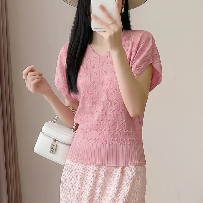 

Miyake Jacquard Pleated T-Shirt 2026 Summer New Casual Simple Versatile Elegant Short-Sleeve V-Neck Top Women's Stretch Clothing