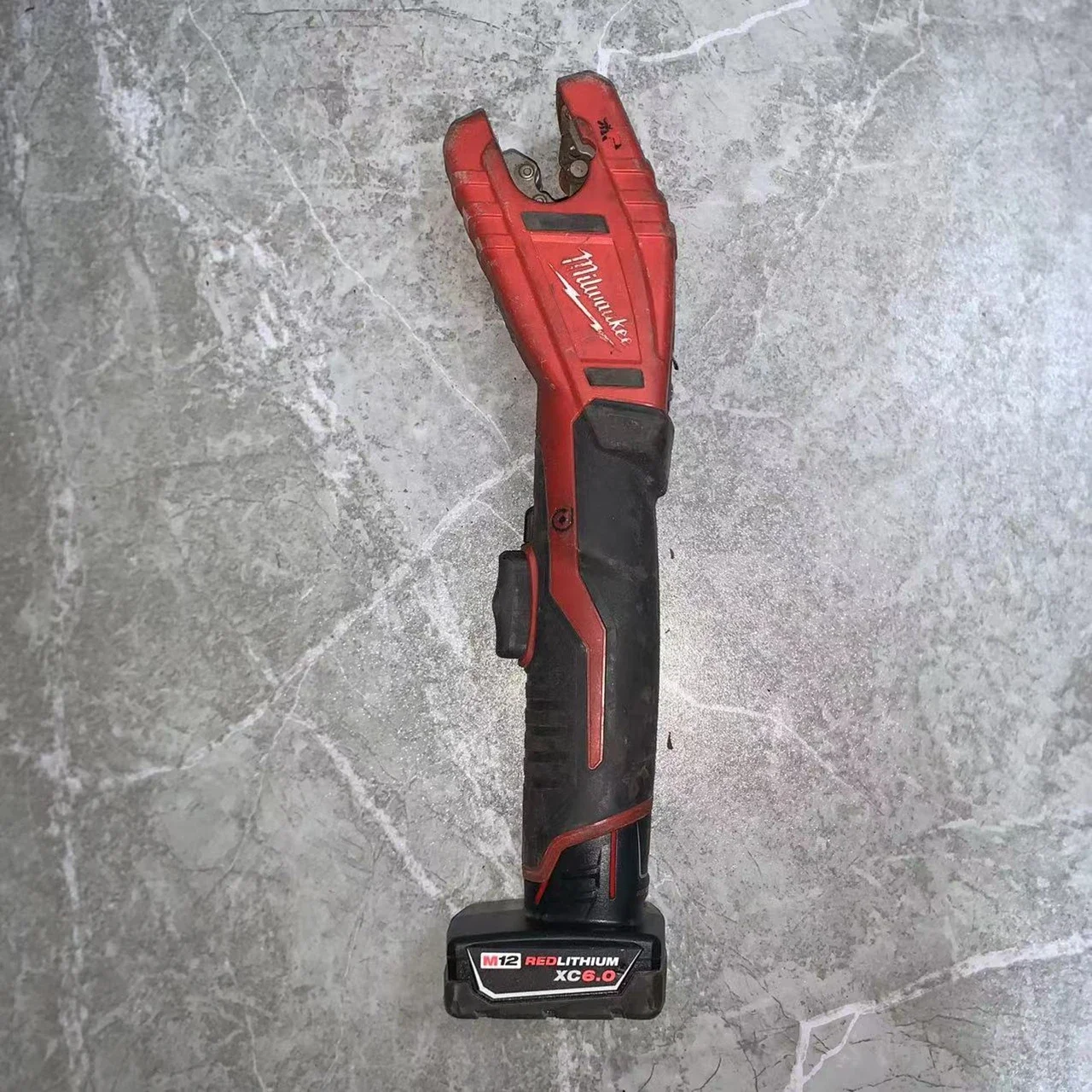 

Milwaukee 2471-20 M12 Cordless Copper Tubing Cutter (Includes 6.0AH lithium battery) second-hand