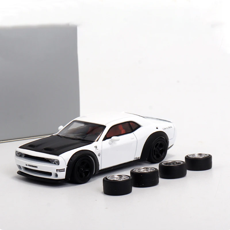 Diecast 1:64 Scale Challenger Hellcat SRT Simulation Alloy Car Model Static Display Collectible Toy Gift Decration Souvenir