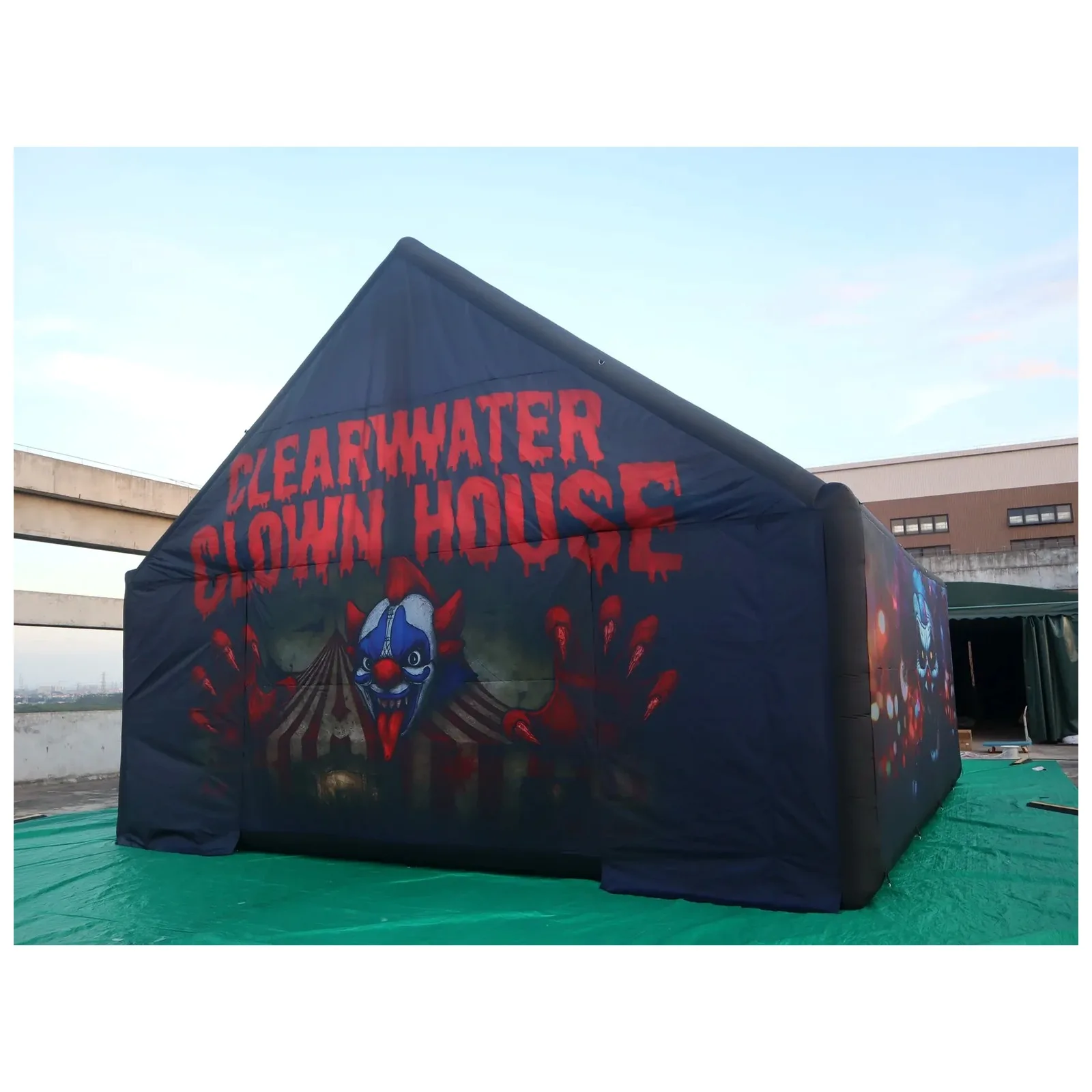 Custom House Gable Covered Inflatable Maze with Blower 8X8m 26X26ft Event Rental Commercial Challenge Kids and Adults Fun