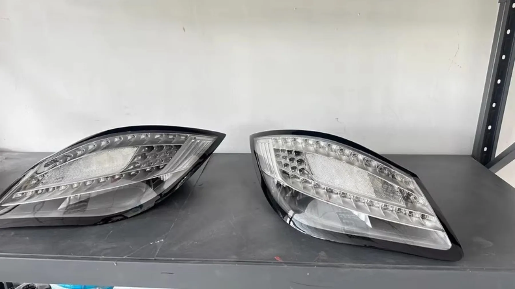 

Светодиодные задние фонари черного цвета для Porsche 987 Boxster: стоп-сигналы, габаритные огни, фонари заднего хода, указатели поворота