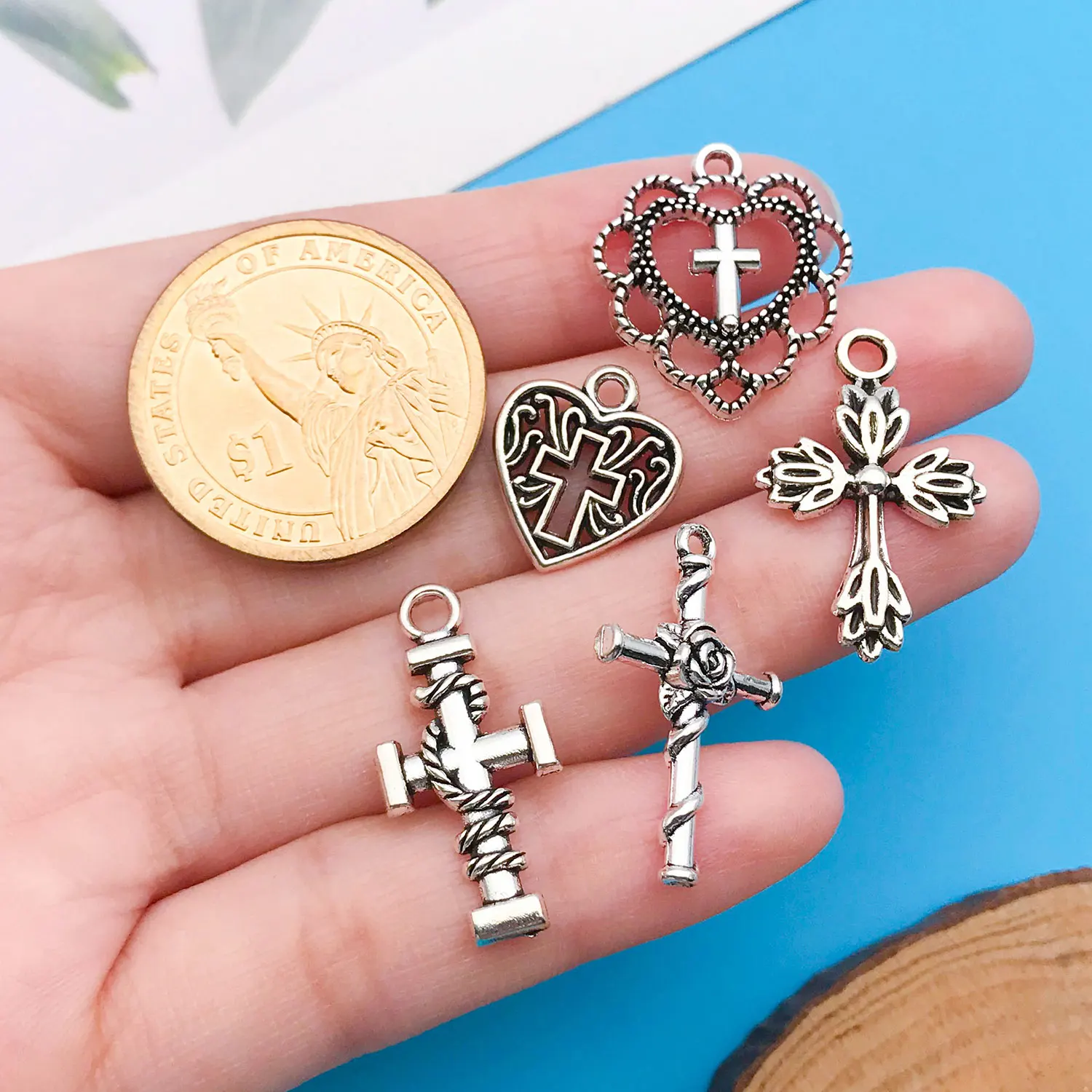 Mix 20pcs Antique Silvery Cross Series Fashion Charms Jewelry Making Pendants DIY Back to School Halloween Fashion Accessories