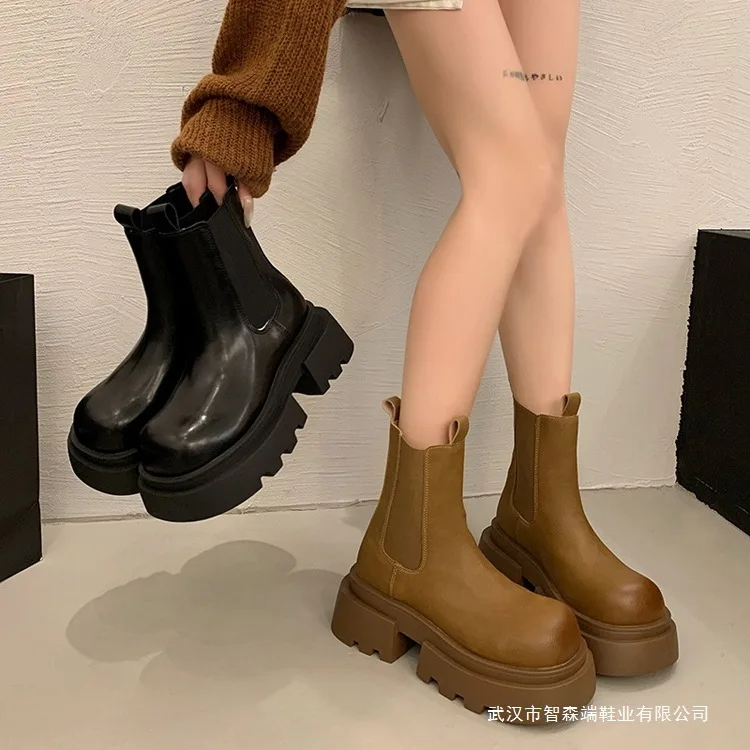 Thick soled short boots for women 2026 new autumn and winter with plush chimney boots  British style short boots