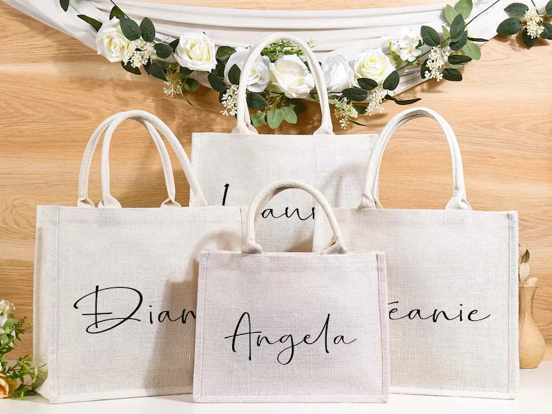 

Bridesmaid Burlap Tote Gift Bags Bachelorette Party Personalised Name Bags Jute Beach Tote Bags Beach Gift Bags Wedding Gift