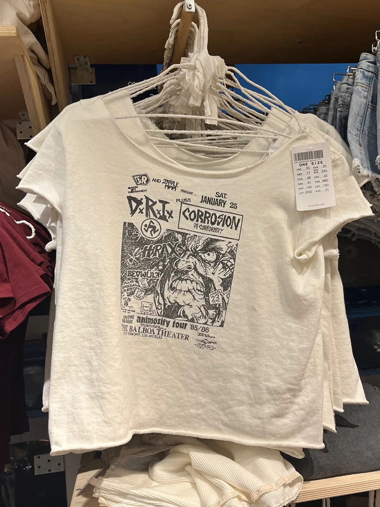 Camiseta Vintage con estampado de Anime para mujer, ropa informal de verano blanca con cuello redondo y manga corta con dobladillo crudo, Tops de algodón Y2k para mujer