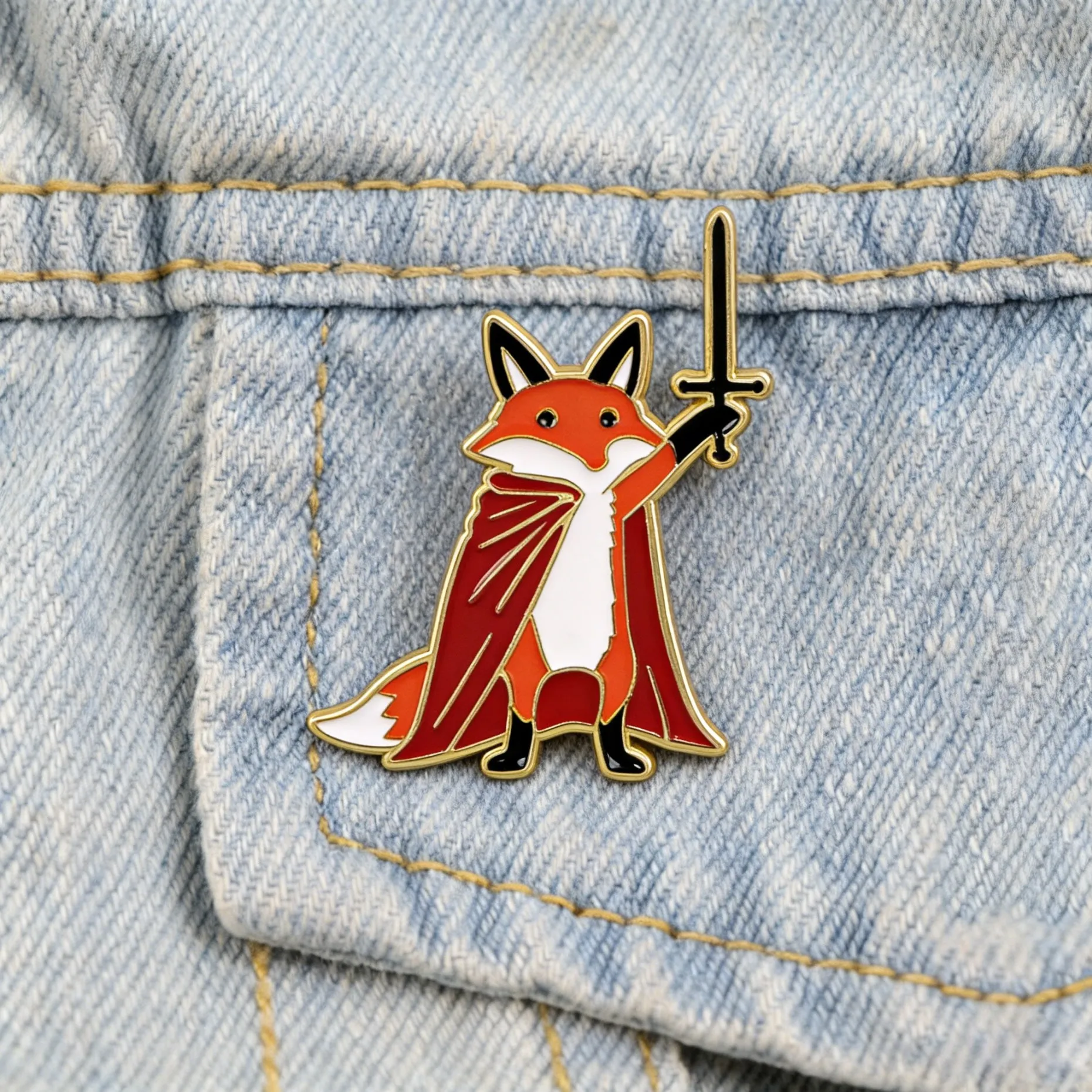 Fox Knight Emaille-Anstecknadel, Schwert-Fuchs-Broschen für Damen, Cartoon-Reversnadel, Kleidungszubehör, lustiger Schmuck, Geschenk für Tierliebhaber
