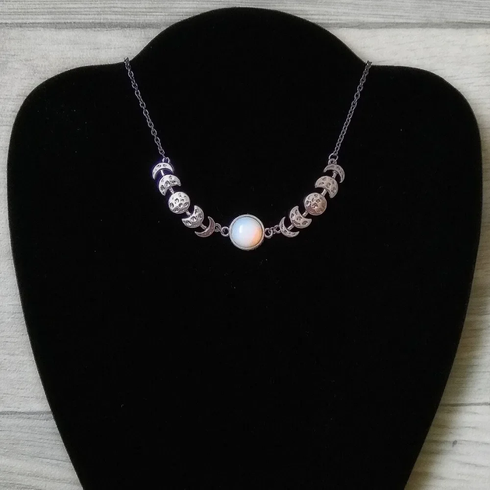 Temperament Gothic Sliver Color Crescent Moon Triple Moon Goddess Opal Necklace for Women Halloween Party Amulet Jewelry Gifts