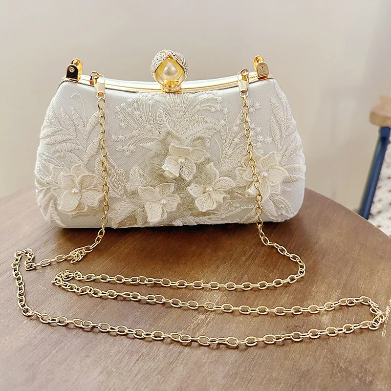 Pearl Chain Handbags Female White Embroidered Cheongsam Dress Clutch Purse Luxury Evening Bags Over Shoulder Party Wedding Prom