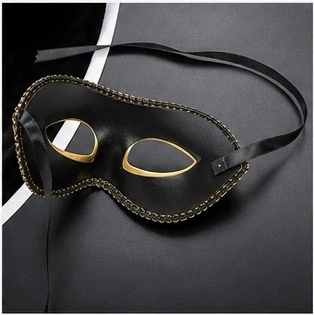 Half-Face Masquerade Plastic Mask Men Halloween Party Cosplay Festival Decorative Prop Decorative Mask Dancing Party Prop