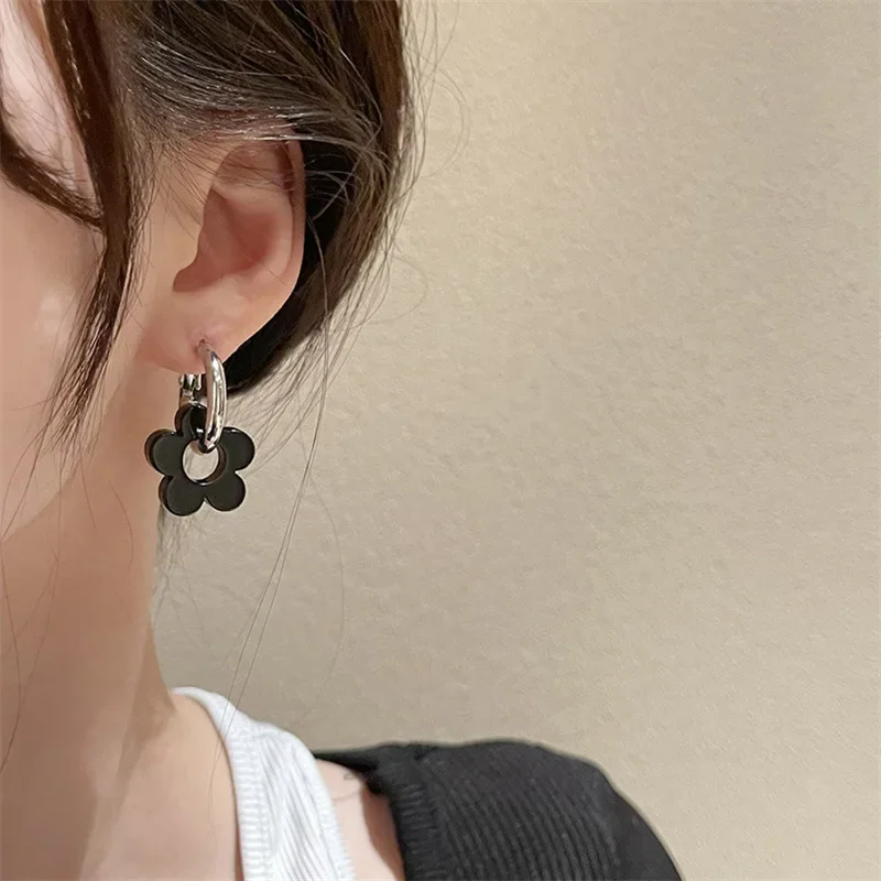 S925 Silver Needle Normcore Metallic Black Flower Stud Earrings Punk Round Circle Geometric Unusual Earrings for Women Brincos