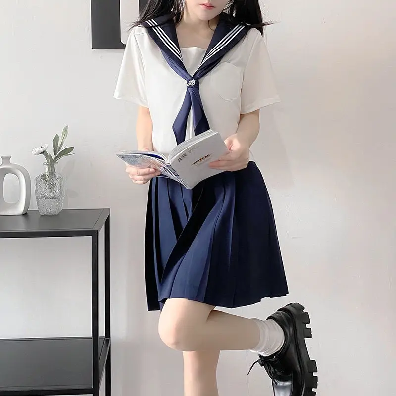 

A sailor dress girl's cute and sweet Japanese white Hikaru Gakuen style JK uniform set
