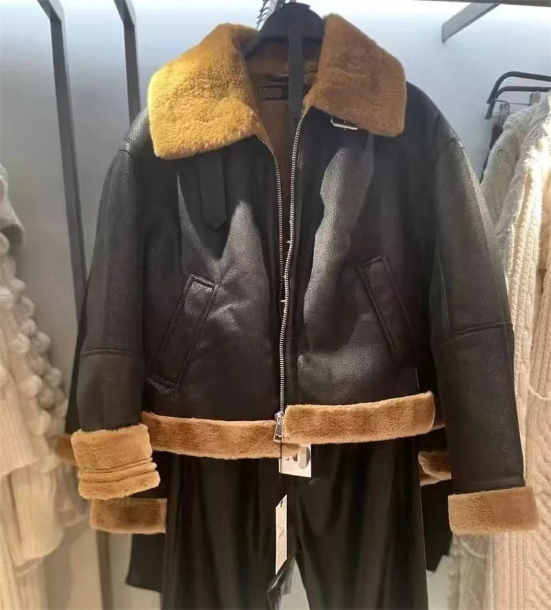 Giacca da donna 2025 Inverno Nuova giacca da motociclista foderata in pile caldo reversibile in ecopelle nera a maniche lunghe Elegante e alla moda