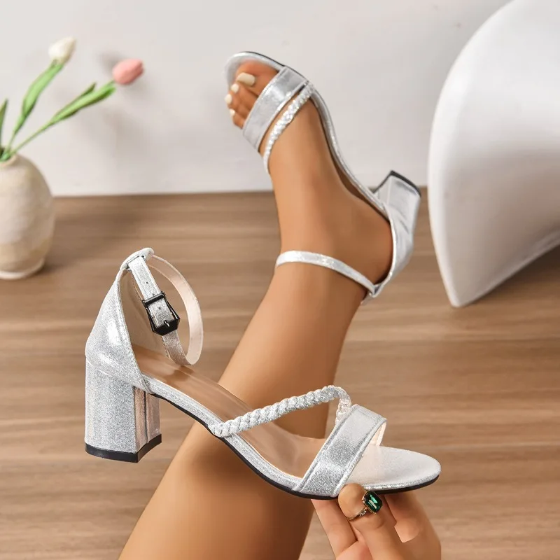

2025 New Mid Heeled Thick Heeled Silver Sandals for Women's Summer Open Toed One Button Strap, Roman High Heels for Women
