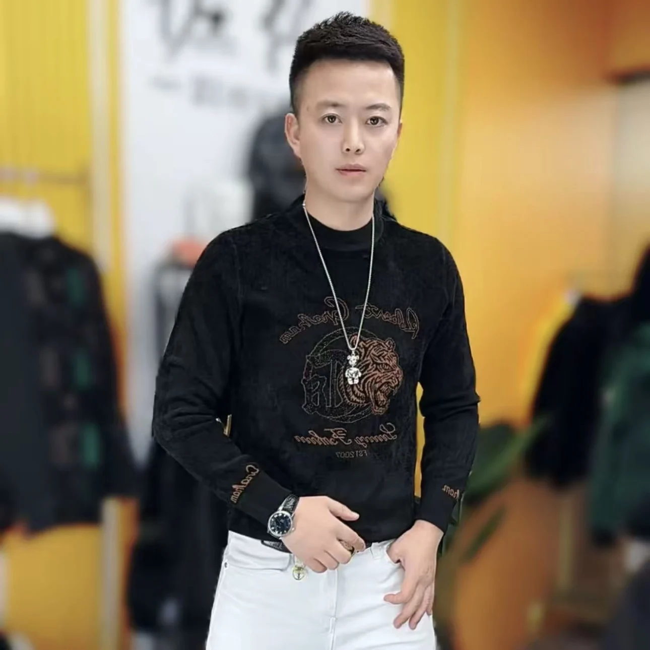 

Бархатный круглый свитер Ne, инкрустированный бриллиантами, мужской эластичный облегающий повседневный вязаный топ, молодежная зимняя коллекция Sle