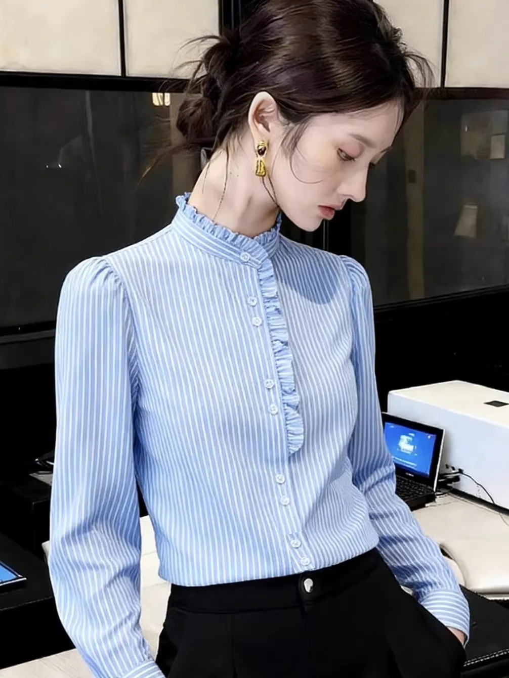

French Sle Loose Long Sve Women's irt Stand Collar Striped Spring 2026 New Faion Wooden Ear Stand Collar Blouse
