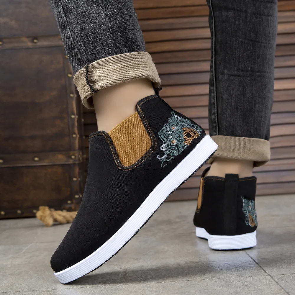 Autumn/Winter High Top Cloth Shoes 2025 Autumn/Winter Embroidered Plush Thick Cotton Shoes Snow Boots Casual Men's Shoes