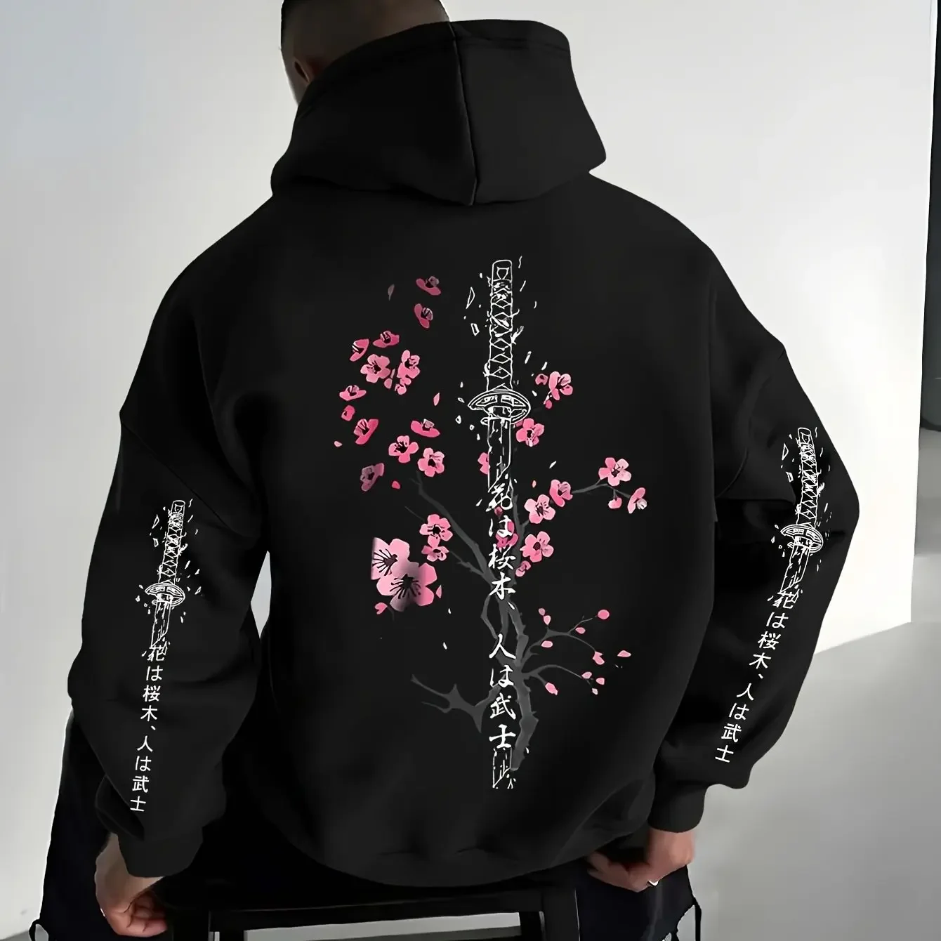 Men's Loose-Fit Fleece Hoodie – Japanese Samurai Sword & Cherry Blossom Graphic – Streetwear Style for Autumn/Winter