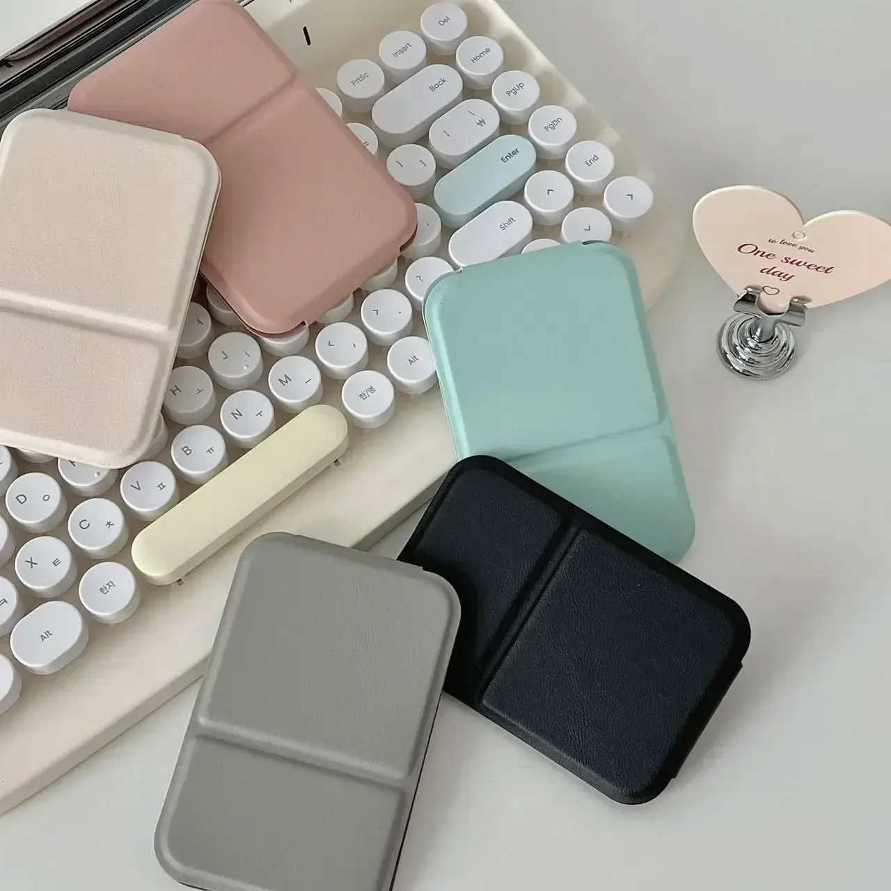 Desktop-Make-up-Spiegel, einfarbig, PU-Leder, einfacher tragbarer Hand-Make-up-Spiegel, faltbar, für Studenten, kompakt, niedlicher Taschenspiegel