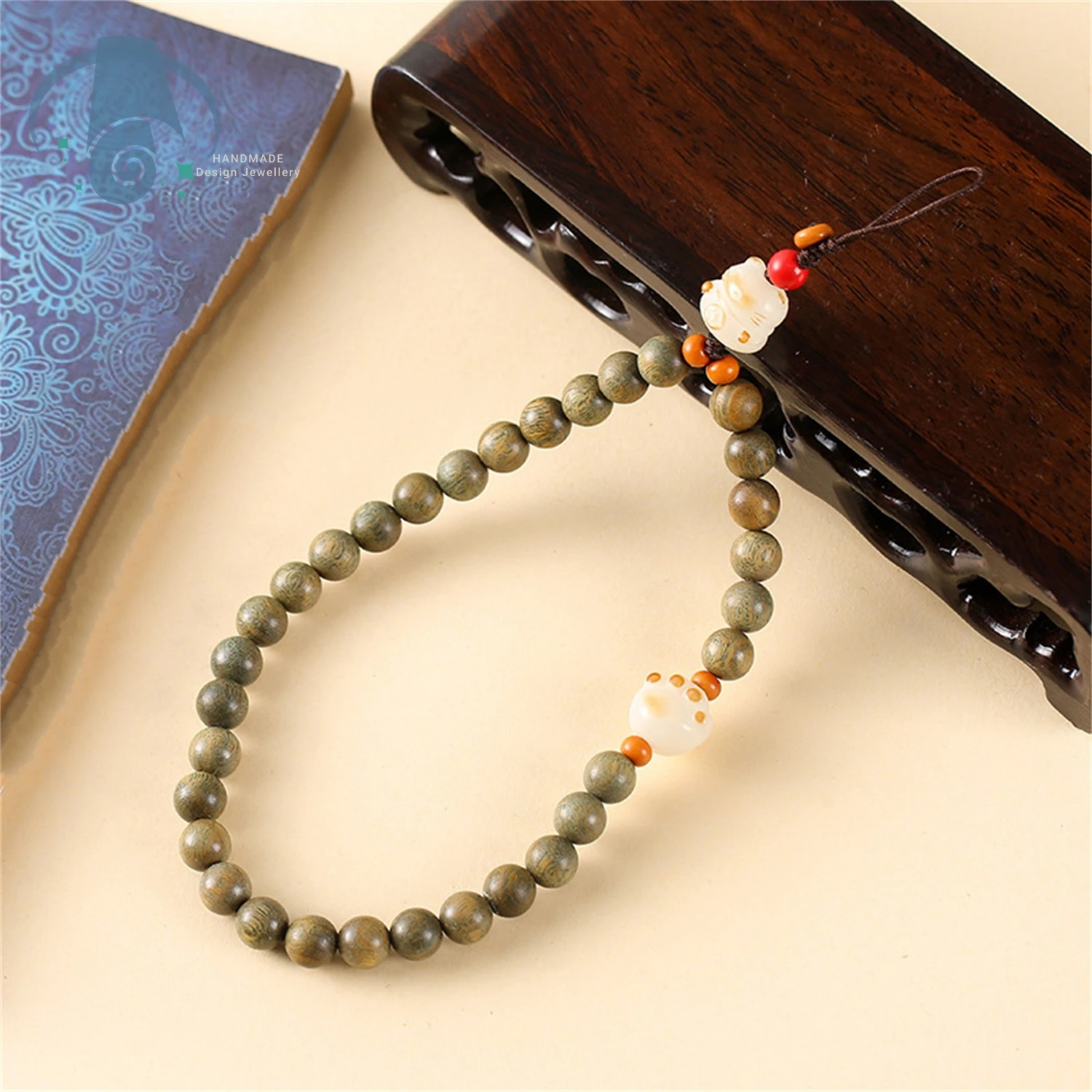 

Natural Sandalwood Phone Strap Charcoal Roasted Lucky Cat Paw Pendant Women Artistic Creative Handmade Accessory Gift ﻿