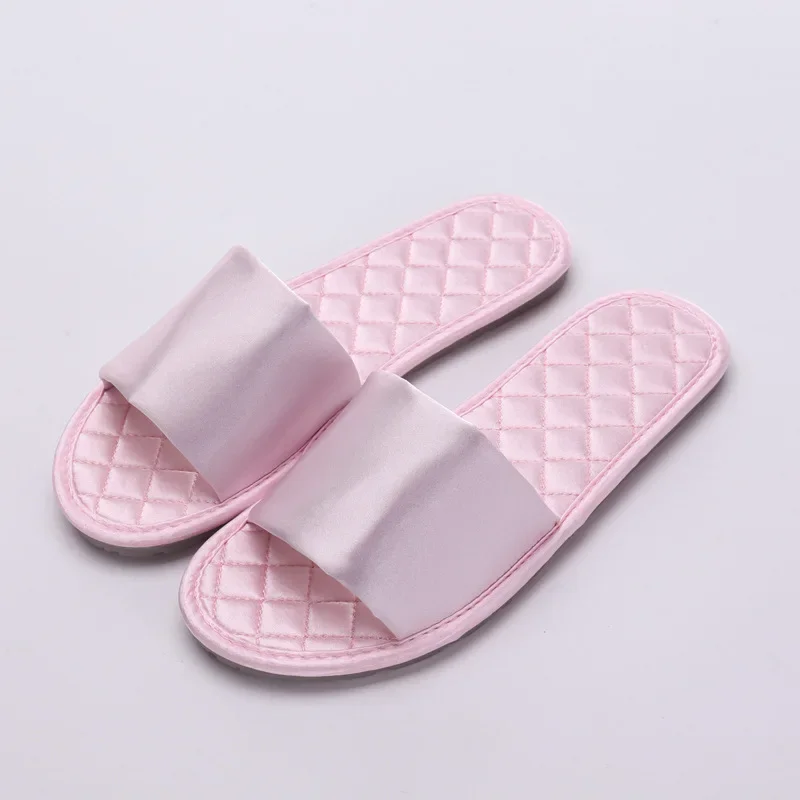 New Summer Satin Wedding Couple Slippers Women\'s Soft Bottom Indoor Home Tpr Breathable Sandals and Slippers Men\'s Large Size