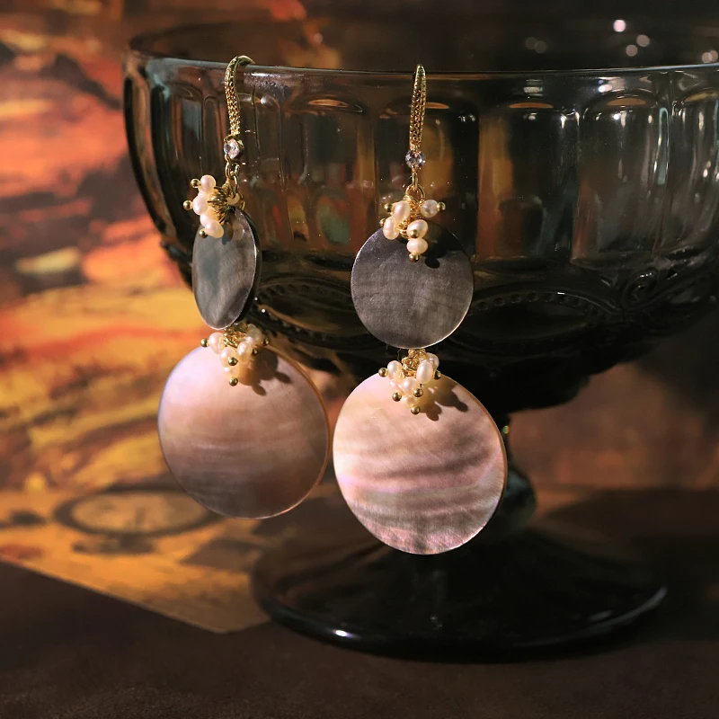 

Серьги-подвески из натурального жемчуга, 2 шт., черные серьги-подвески в форме ракушки, дизайн ручной работы, индивидуальные серьги, банкетные женские украшения GE1817B