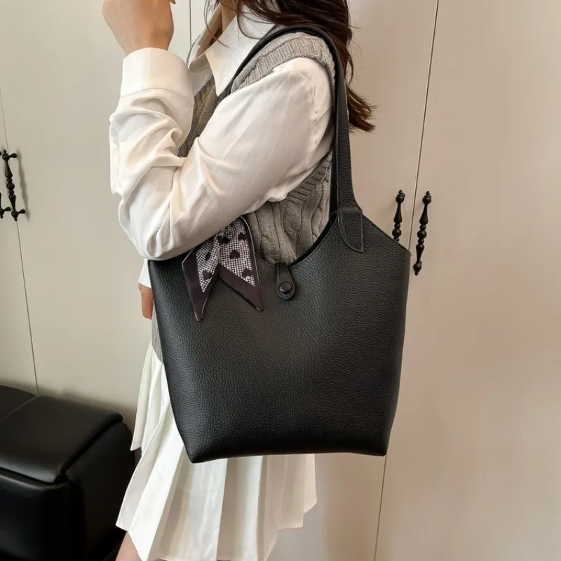 

Ladies Versatile Crossbody Bag Multiple Use Design For Various Occasions And Different Settings Adaptable
