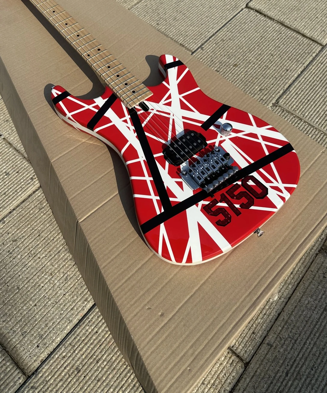 2026 hot new 5Guitar, Imported Alder Body, Canadian Maple Fingerboard, Signed