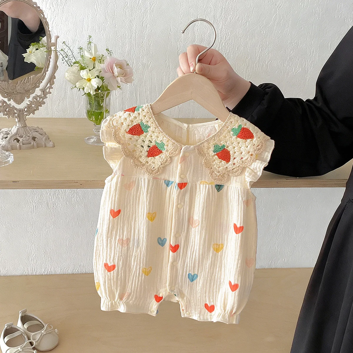 0-2Y Baby Clothes Love Printed Sleeveless Jumpsuit Baby Girl Clothes Comfortable Doll Collar with Strawberry Embroidery Romper