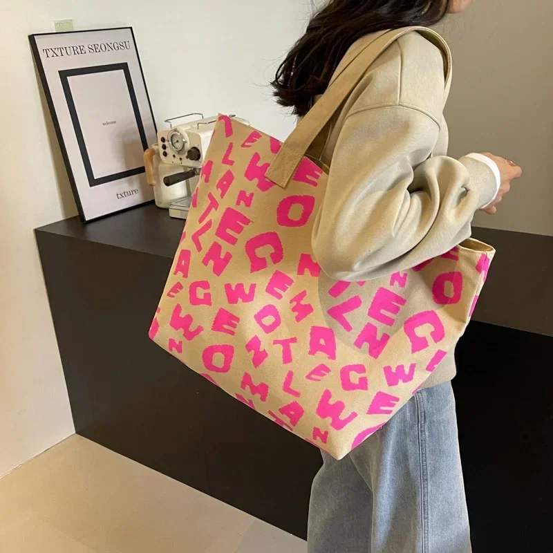 

Новинка 2024 года, женская сумка, вязаная сумка для писем, роскошный дизайн, модная сумка на плечо, большая вместительная сумка-тоут, кошелек