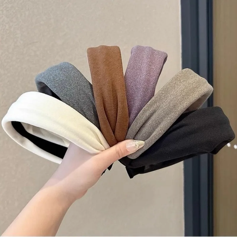 Breites Wildleder-Stirnband für Damen im Herbst und Winter – hochwertiges, gepresstes Haar-Stirnband, mehrere Farben erhältlich – Detail 10